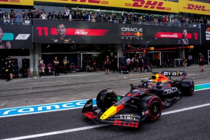 F1 | Max Verstappen acaricia el título tras lograr la 'pole' en el GP de Japón