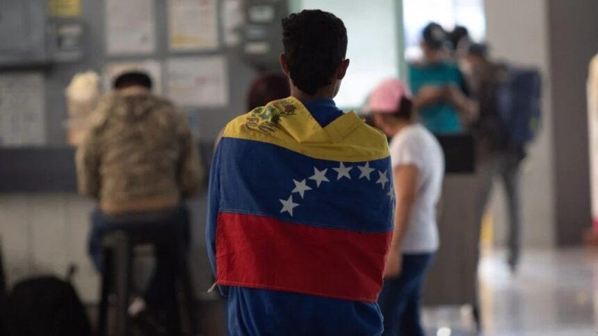 Venezolanos salieron por ventanas de un hotel durante operativo de migración en México