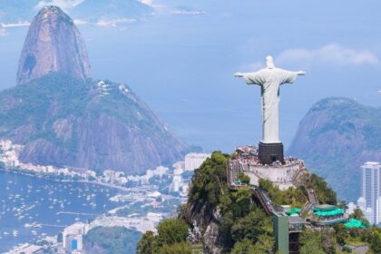 EN FOTOS | El impresionante momento en que un rayo impactó la estatua del Cristo Redentor de Brasil