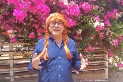 El video viral del exdiputado Julio Montoya usando peluca para conmemorar el Día de la Mujer