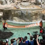 EN VIDEO | Activistas por el clima tiñeron de negro la icónica Fontana di Trevi en Roma