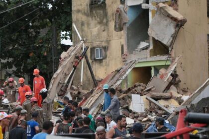 CONMOCIÓN EN BRASIL | 14 fallecidos dejó el colapso de un edificio producto de las fuertes lluvias