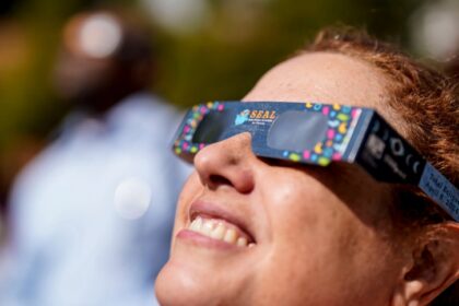 Las búsquedas en Google sobre “ojos lastimados” se dispararon tras el eclipse solar, que gran parte de los estadounidenses.