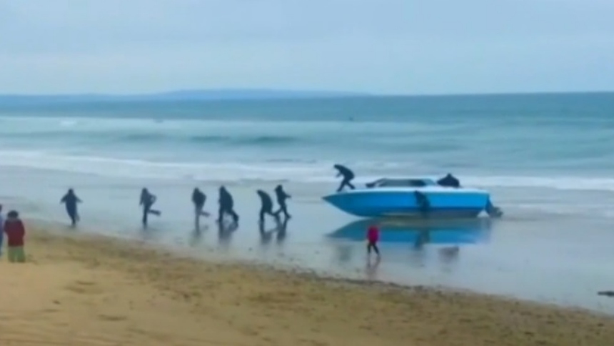 Un video generó alarma, en las últimas horas, ya que muestra la llegada de migrantes a bordo de lanchas y motos acuáticas California (EEUU)
