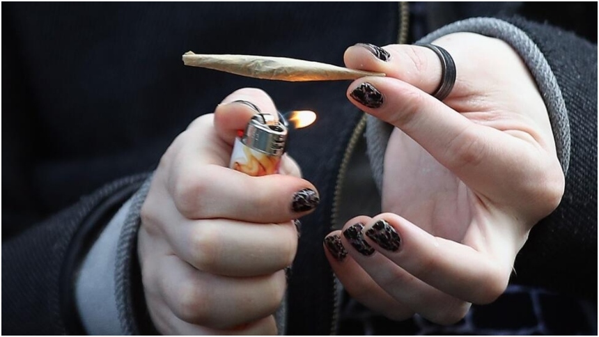 Los fumadores de marihuana han superado en EEUU a los bebedores de alcohol, de acuerdo con un análisis de datos de estudios nacionales