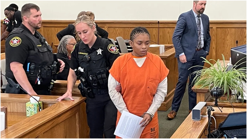 Chrystul Kizer, la joven de Milwaukee (EEUU) que alegó haber sido víctima de explotación sexual por parte de Randall Volar, recibió una sentencia en su contra de a 11 años de prisión. 