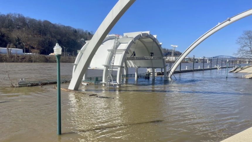 En un trágico suceso, dos personas murieron y tres resultaron heridas cuando tormentas severas con un posible tornado azotaron el este de Tennessee (EEUU) este jueves, 6 de febrero, por la noche.  